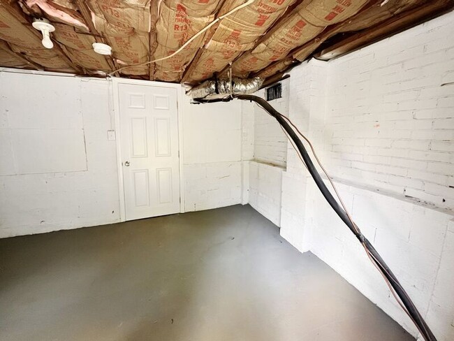 Building Photo - 4332 Welling Ave