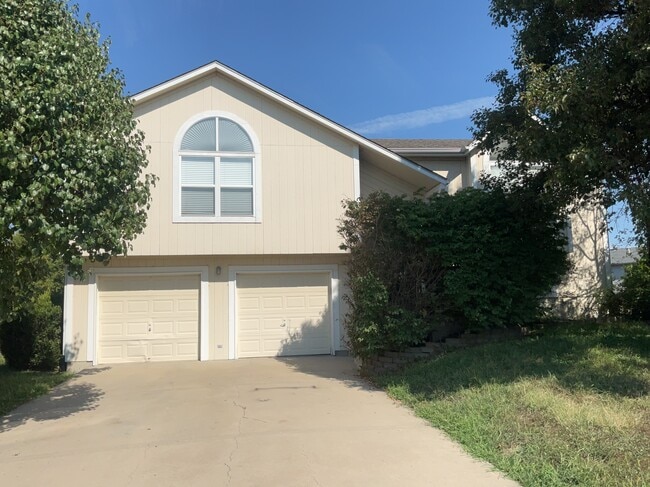 Building Photo - 17151 King Ct