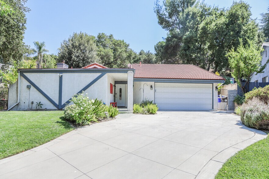Building Photo - 23328 Alamos Ln
