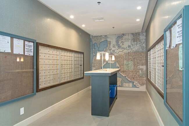 Building Photo - 889 Date St