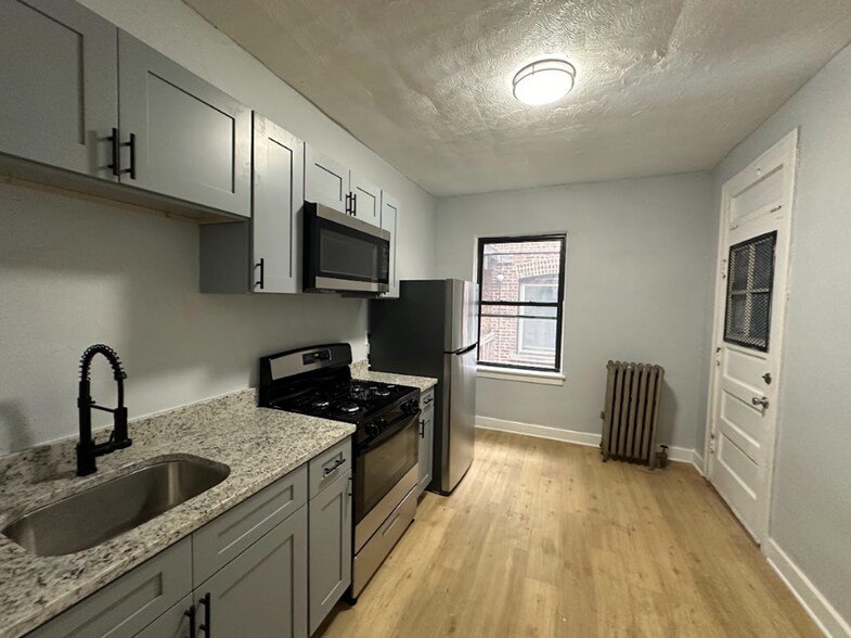 Primary Photo - 1020 E Hyde Park Blvd