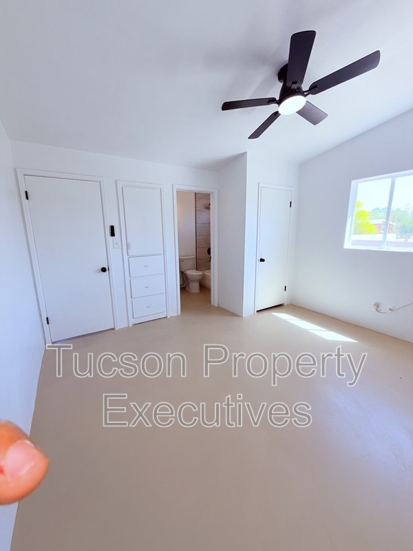 Building Photo - 814 N Alvernon Way