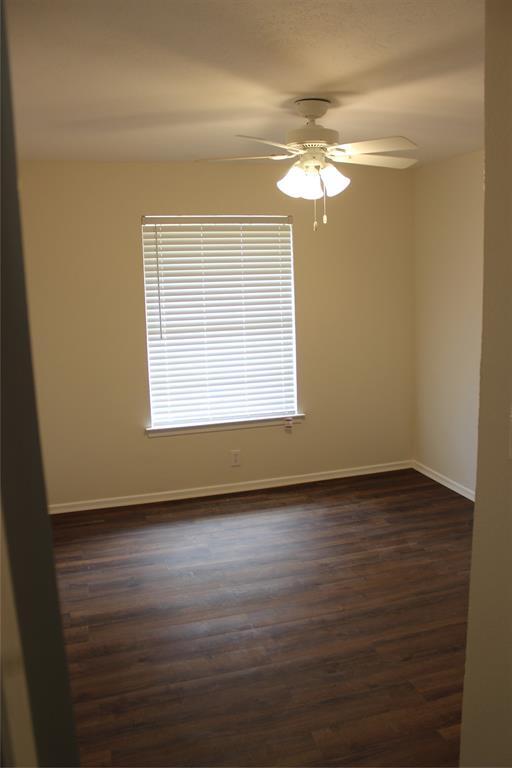 Building Photo - 104 S Lois Ln