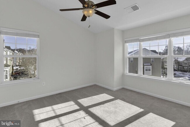 Building Photo - 592 Burr Oak Ct