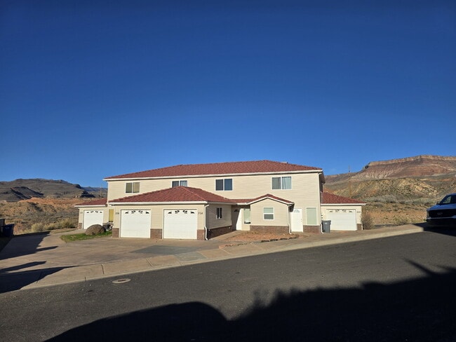 Building Photo - Charming Townhome in La Verkin