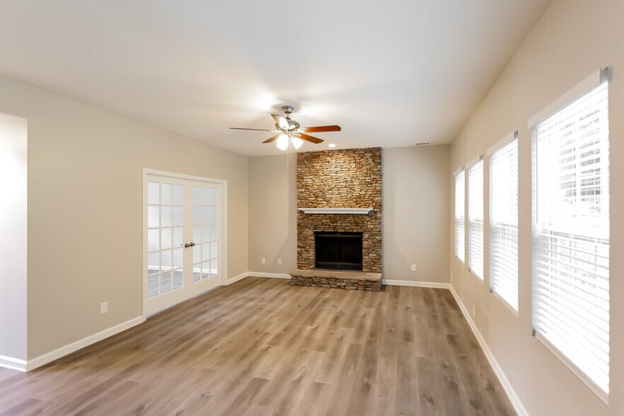 Building Photo - 186 Championship Ct