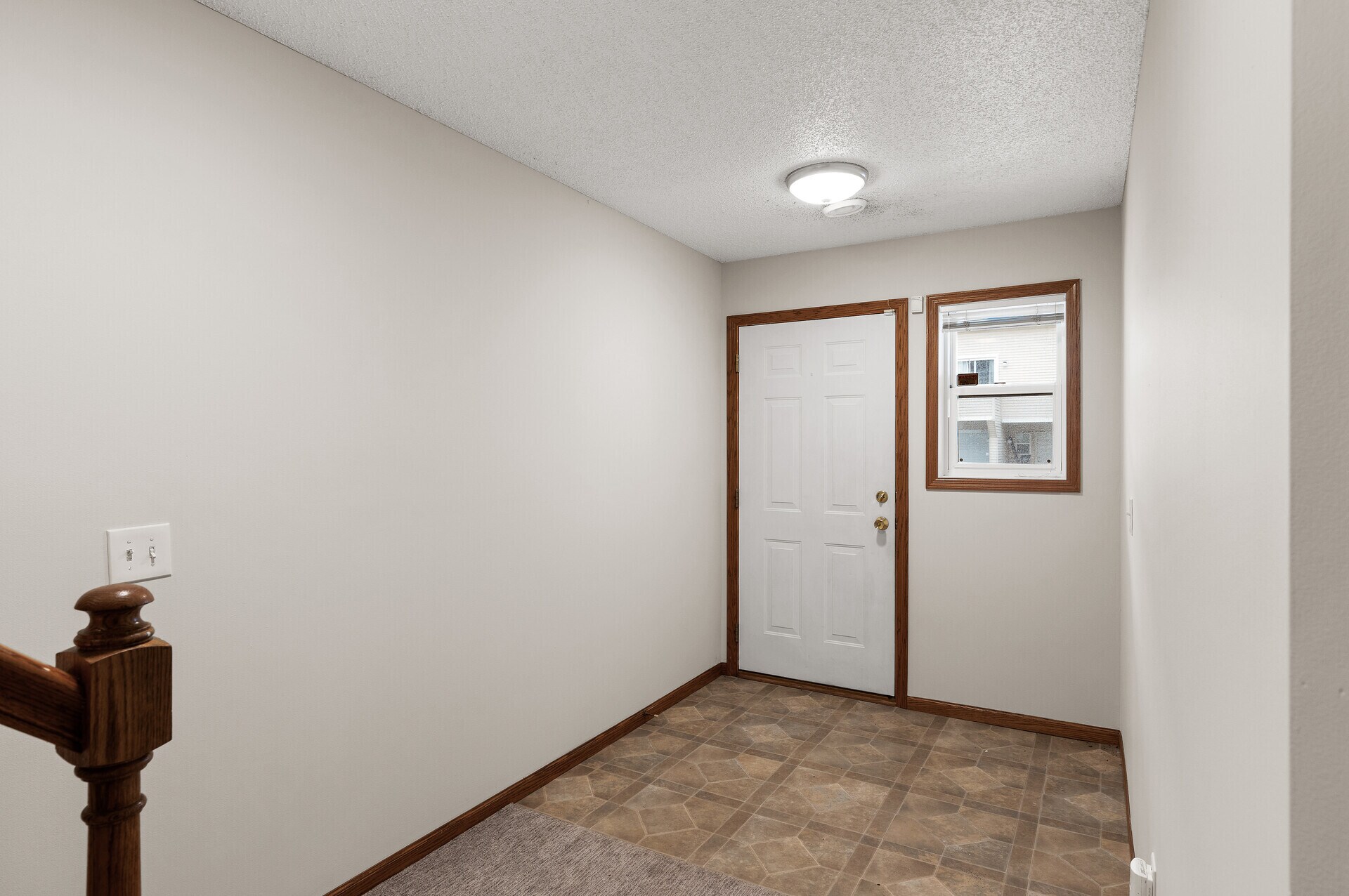 Building Photo - 6860 Meadow Grass Ln S