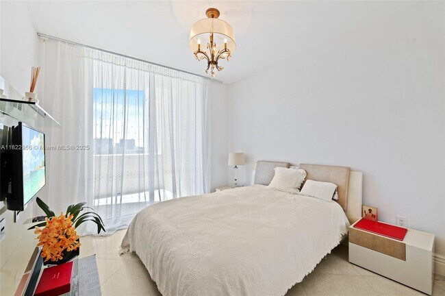 Building Photo - 17875 Collins Ave