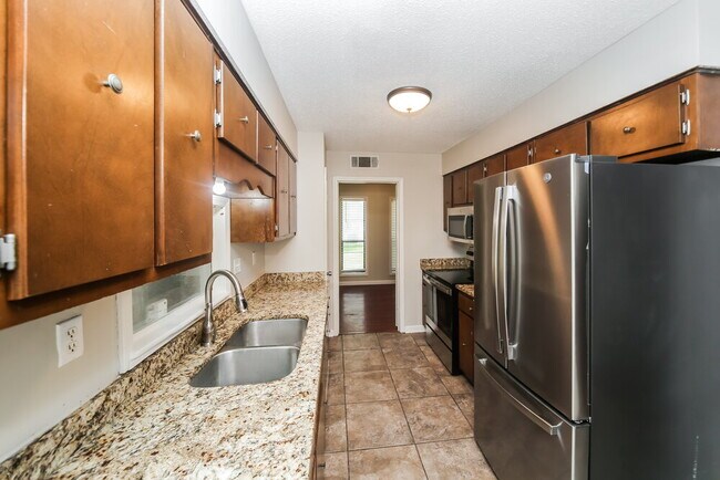 Building Photo - 2604 Lynnfield Rd