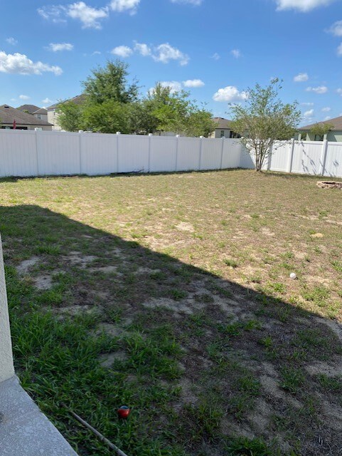 Building Photo - 610 Silverthorn Pl