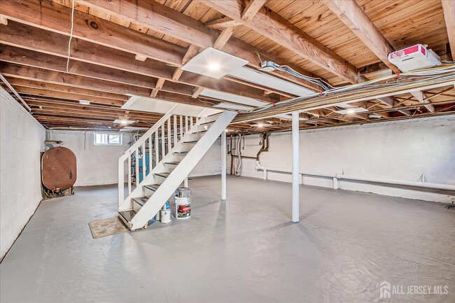 Building Photo - 145 Somerset Ave