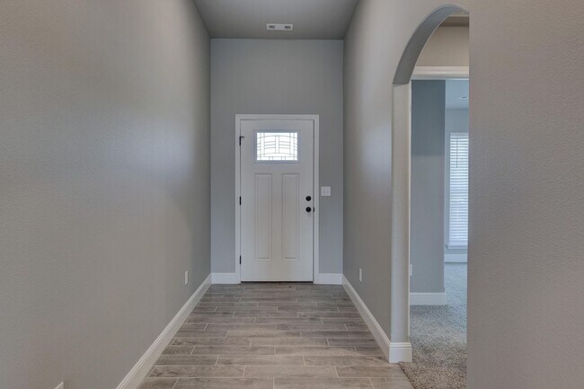 Building Photo - 802 Delaney Dr