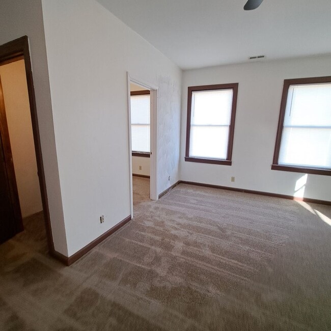 Building Photo - 708 DINWID