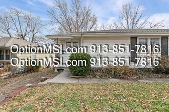 Building Photo - Spacious & Updated Duplex Near Downtown Overland Park!