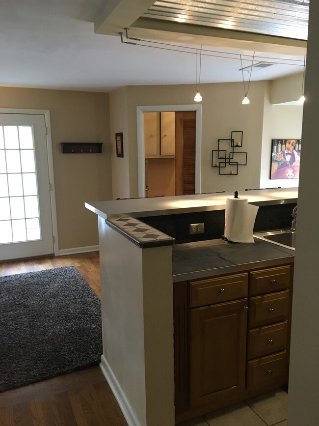 Building Photo - 1027 Cherokee Rd