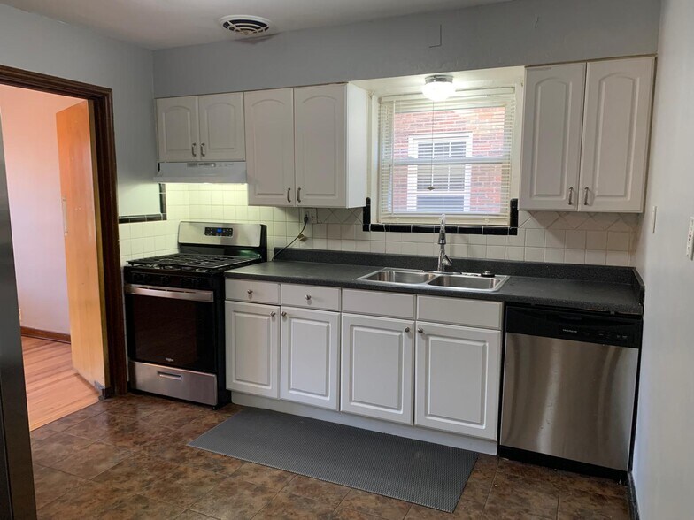 Building Photo - 7109 Dartmouth Ave