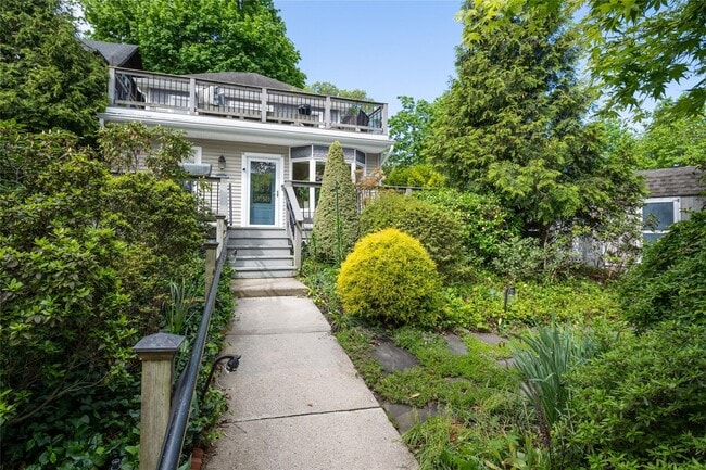 Primary Photo - 32 Crescent Dr