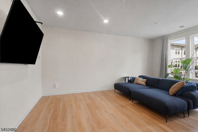 Building Photo - 7 Jessica Ln