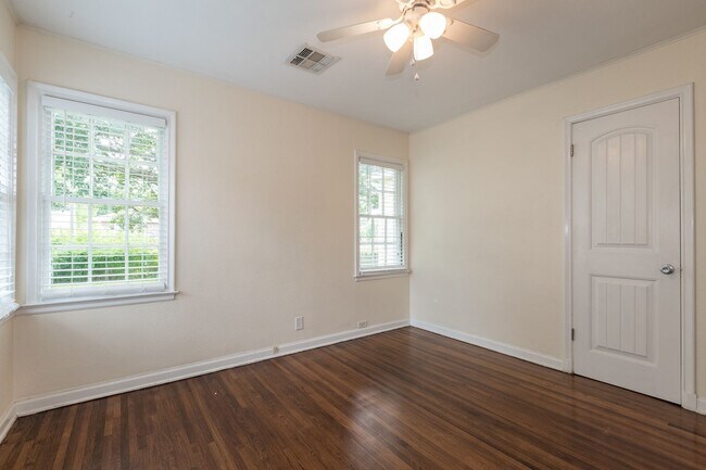 Building Photo - Beautiful 2 Bedroom, 1 Bath Home Coming Soon!