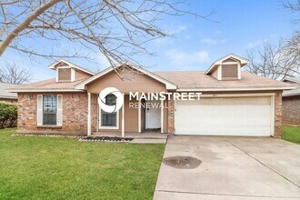 Building Photo - 3 Bedroom Pet-Friendly Home in Fort Worth, TX with Main Street Renewal