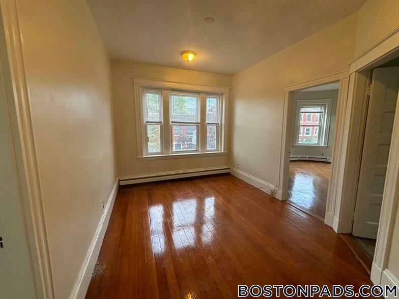 Building Photo - 208 Winthrop Rd