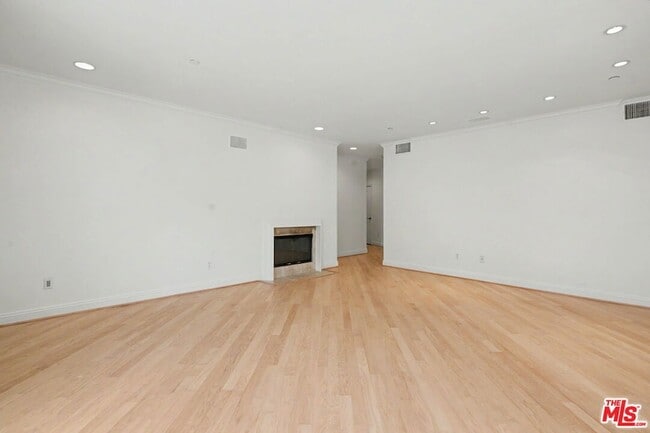 Building Photo - 1830 Pelham Ave