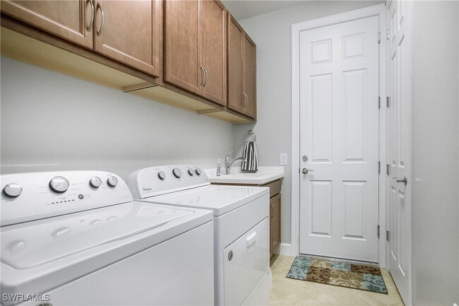 Building Photo - 7674 Jacaranda Ln
