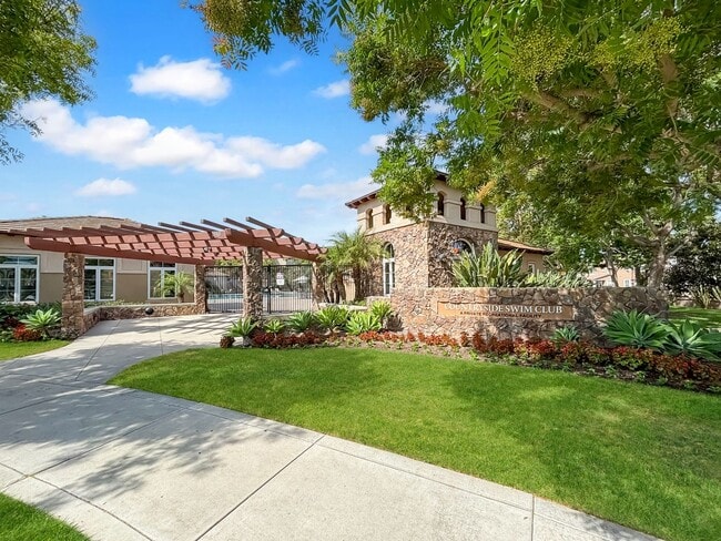 Building Photo - Beautiful 5BD/3BA House in Otay Ranch W/ W...