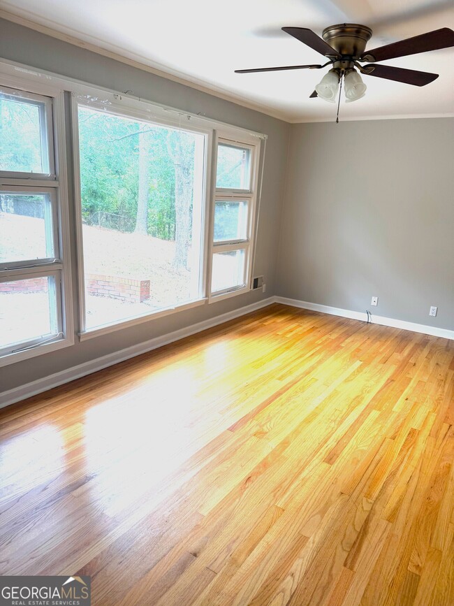 Building Photo - 819 Ellenwood Cir