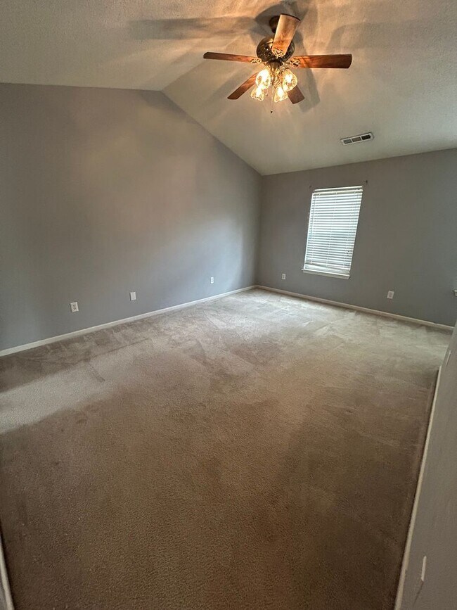 Building Photo - Simpsonville, SC 3BD/2.5BA Plus Bonus, 170...