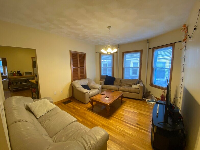 Building Photo - 37 Hancock St