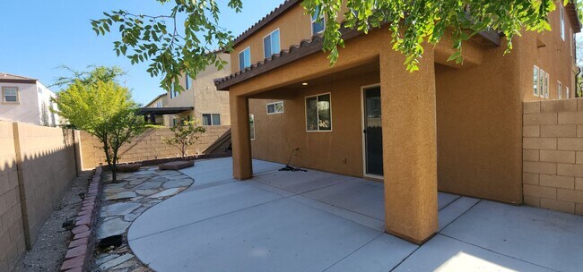 Building Photo - Beautiful 4BED / 3BATH home!