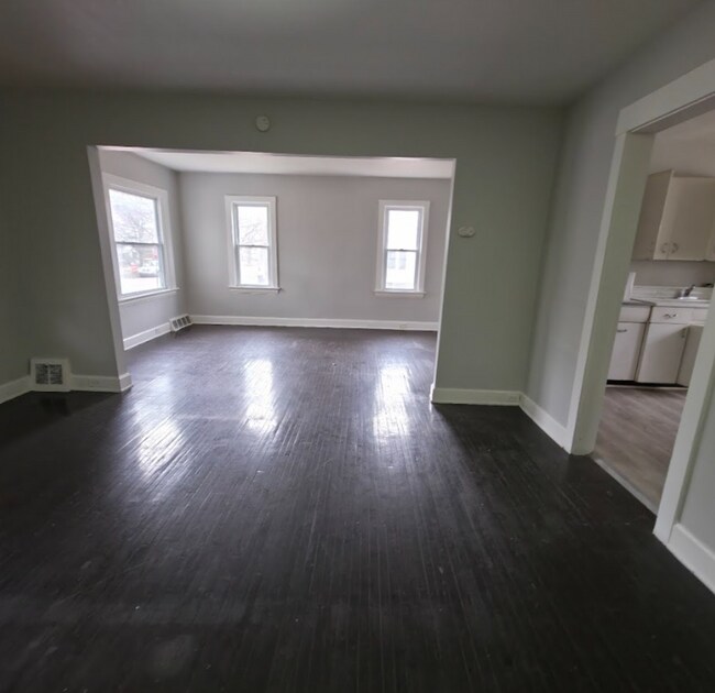 Building Photo - 3219 W 114th St