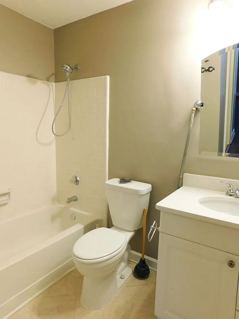 Building Photo - 7010 Sandy Forks Rd