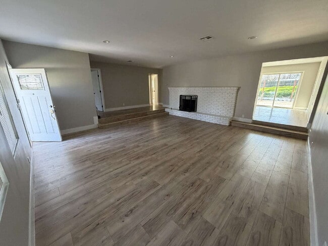 Building Photo - Modern Comfort Meets Timeless Charm