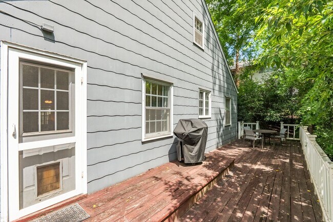 Building Photo - Charming Bungalow in Sunset Hills Neighborhood