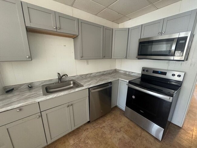 Building Photo - 2 bed/1 Bath South City Duplex Apartment