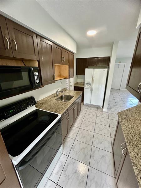 Building Photo - 1401 NE 57th Pl