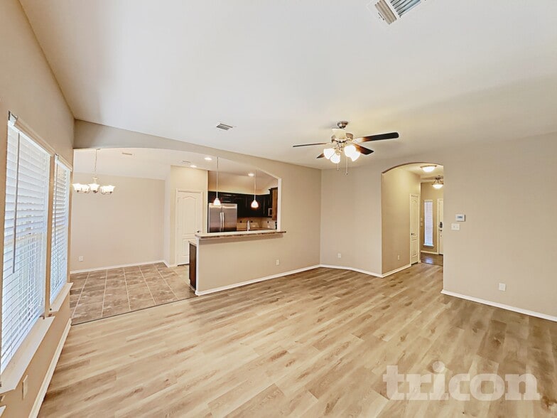 Building Photo - 525 Beechgrove Terrace