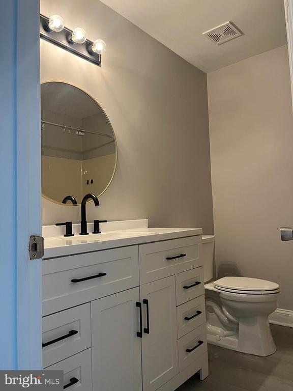 Building Photo - 6 Parktown Pl