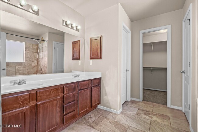 Building Photo - 2404 Escape Point St