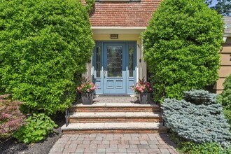 Building Photo - 71 Whiteoak Dr