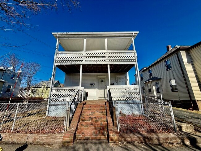 Building Photo - 156 Main St
