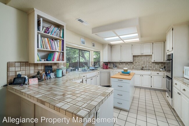 Building Photo - 4 br, 3 bath House - 4350 Winding Woods Way