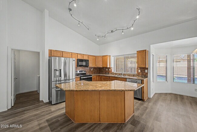 Building Photo - 3103 N Meadow Ln
