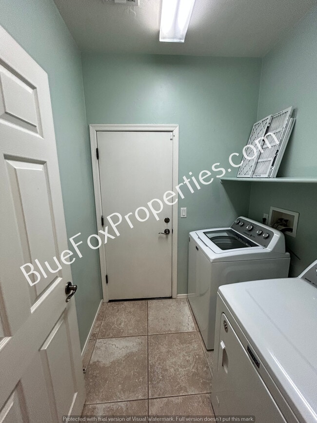Building Photo - 5174 N River Fringe Dr