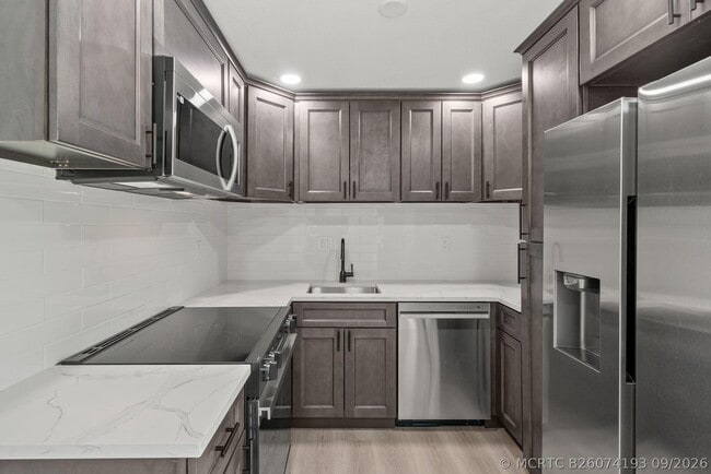 Building Photo - 2071 W Carol Cir