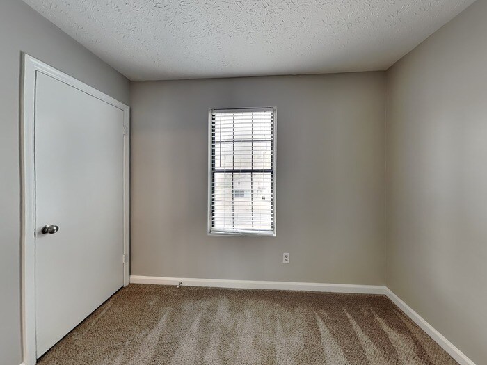 Building Photo - 5127 Galbraith Cir