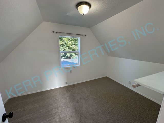 Building Photo - 343 NW Zobrist St