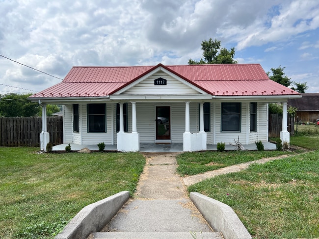 Building Photo - 1117 2nd St